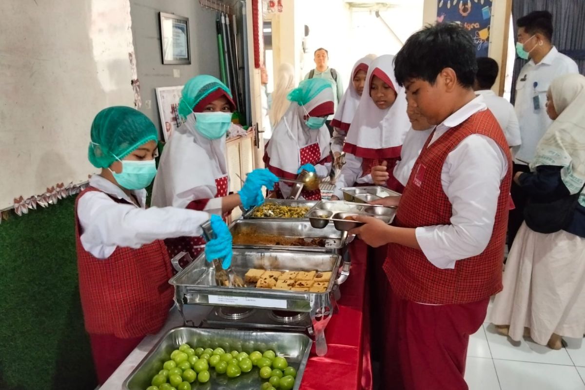 MBG Gerakkan Ekonomi Daerah, Puluhan Ribu UMKM Jadi Pemasok Pangan